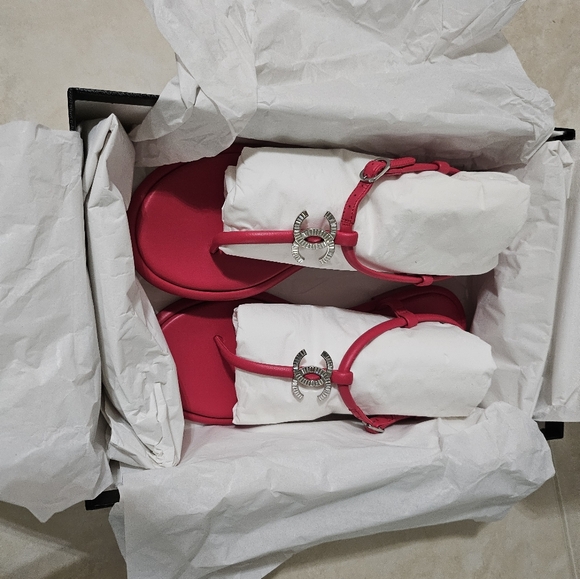 Chanel shoes - Picture 3 of 6